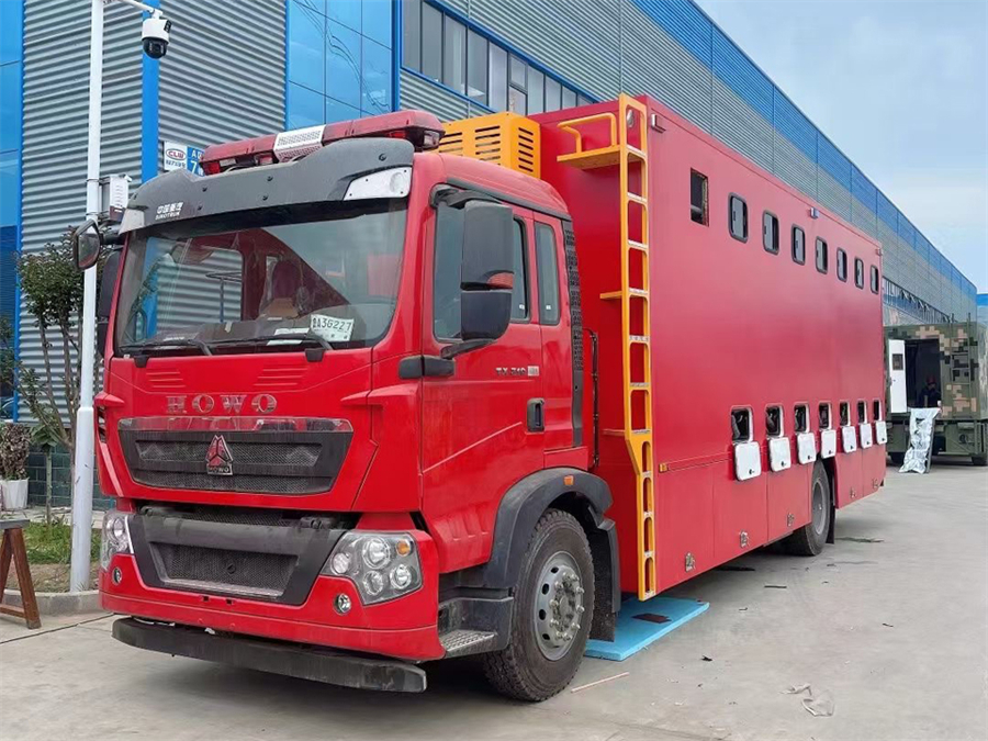 重汽豪沃移動(dòng)盥洗車