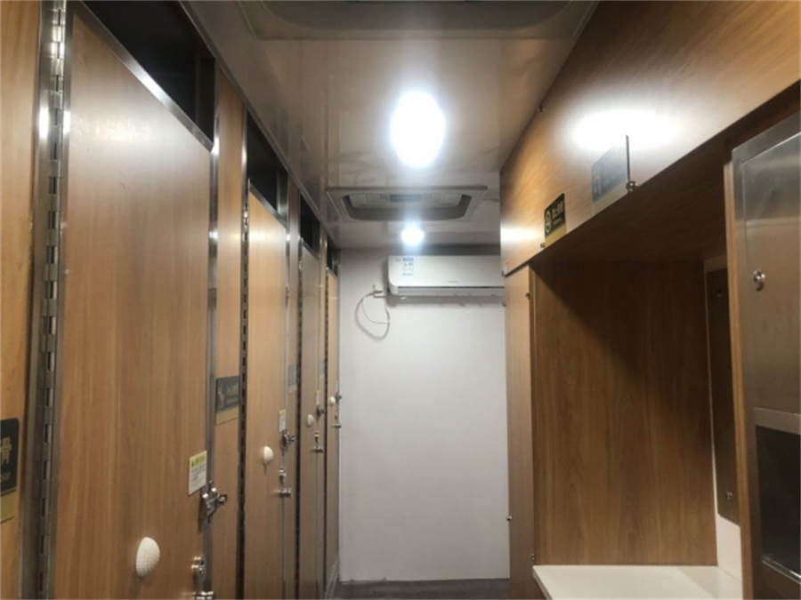 重汽豪沃移動(dòng)盥洗車