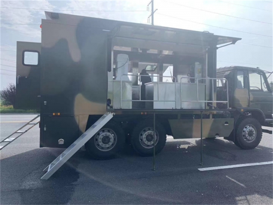 東風六驅自行式炊事車